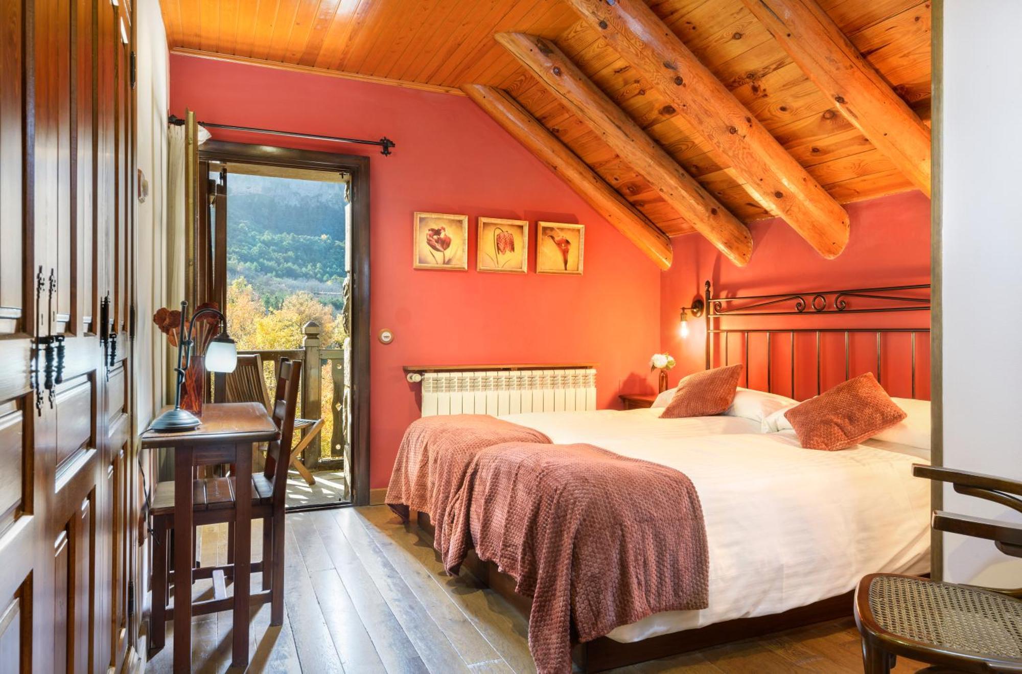 Hotel Rural El Mirador De Los Pirineos Санта-Крус-де-ла-Серос Экстерьер фото
