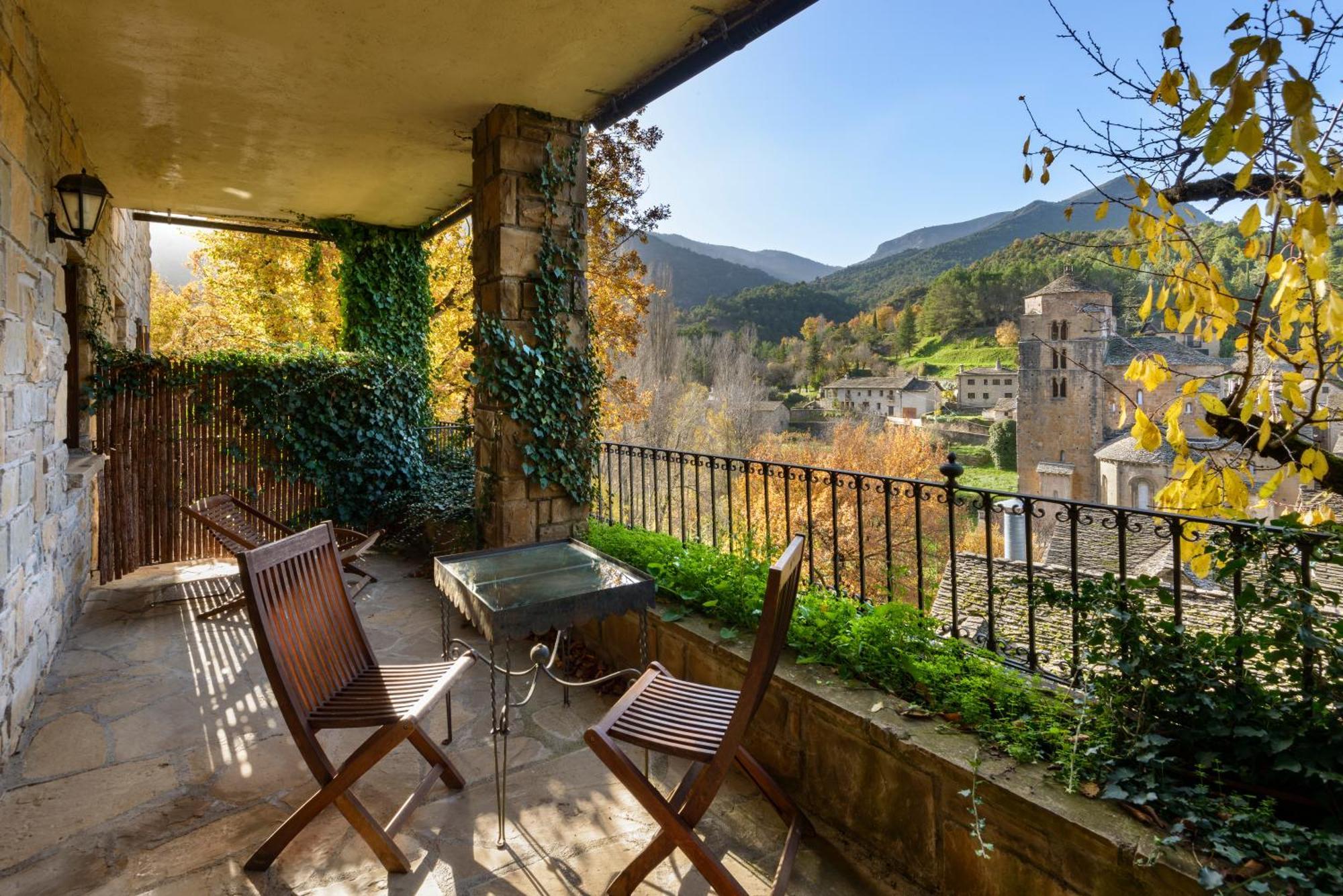 Hotel Rural El Mirador De Los Pirineos Санта-Крус-де-ла-Серос Экстерьер фото