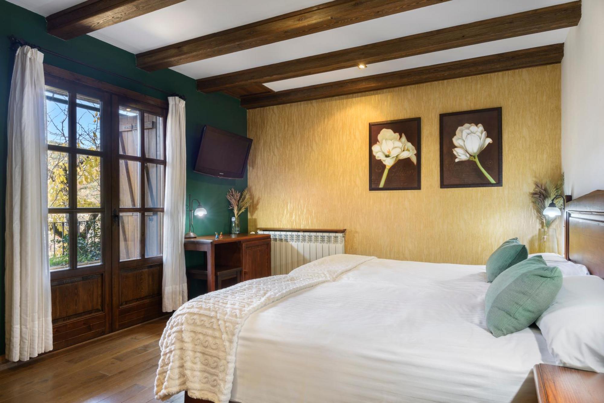 Hotel Rural El Mirador De Los Pirineos Санта-Крус-де-ла-Серос Экстерьер фото