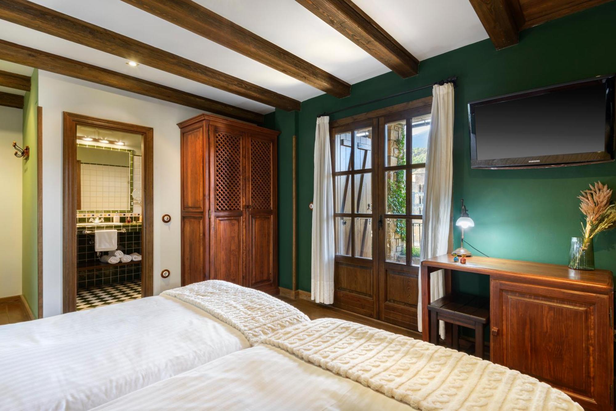 Hotel Rural El Mirador De Los Pirineos Санта-Крус-де-ла-Серос Экстерьер фото