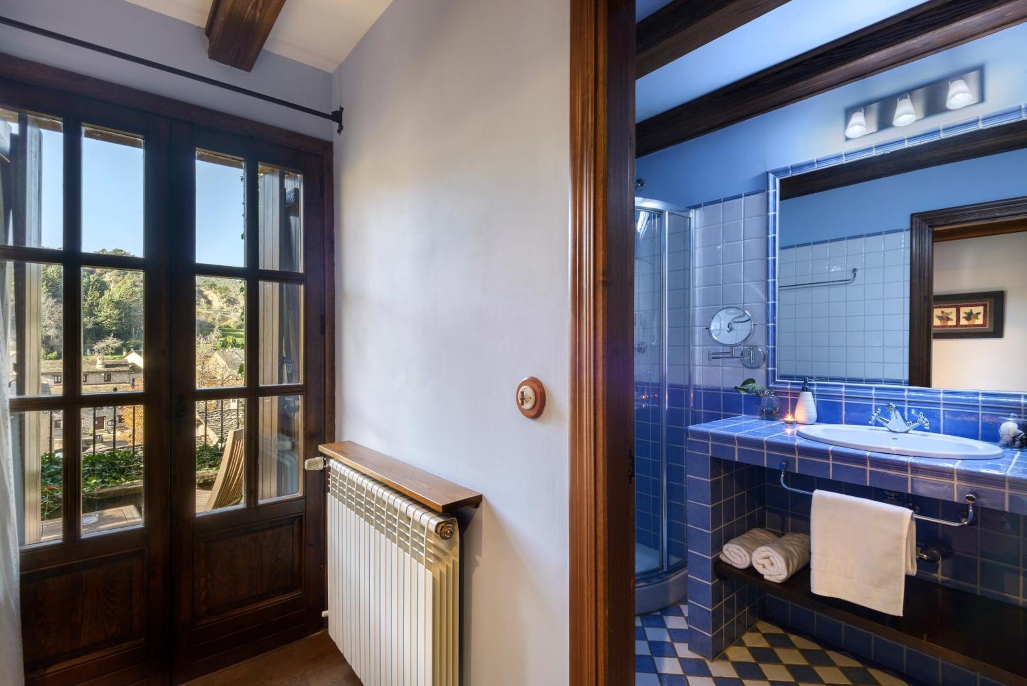 Hotel Rural El Mirador De Los Pirineos Санта-Крус-де-ла-Серос Экстерьер фото