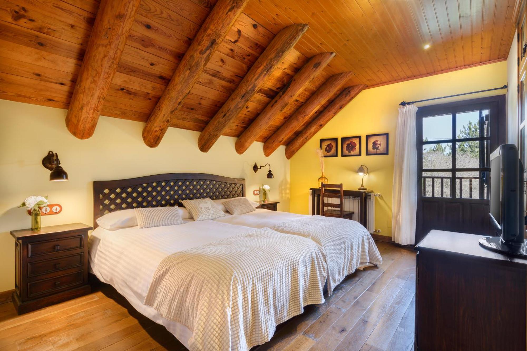 Hotel Rural El Mirador De Los Pirineos Санта-Крус-де-ла-Серос Экстерьер фото